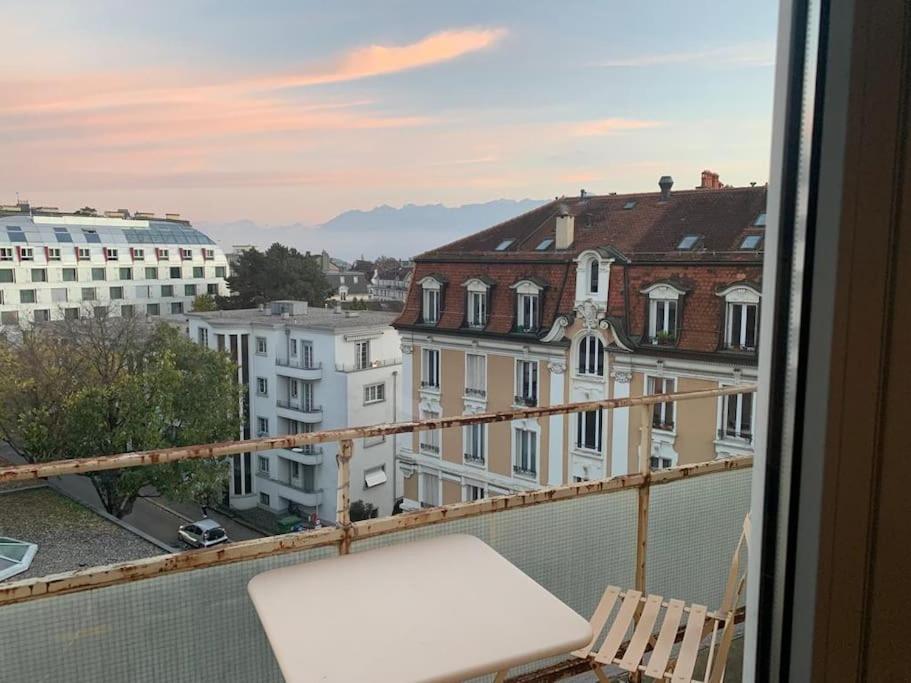 Beautiful Studio 2 Minutes From The Train Station Appartement Lausanne Buitenkant foto