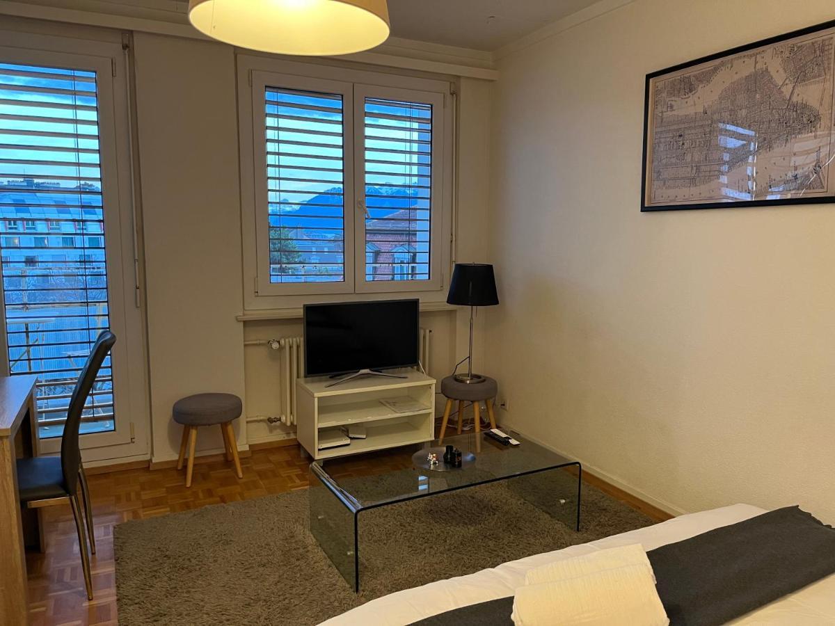 Beautiful Studio 2 Minutes From The Train Station Appartement Lausanne Buitenkant foto